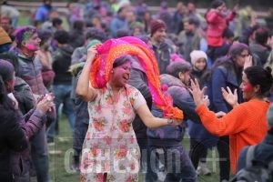 Holi-1