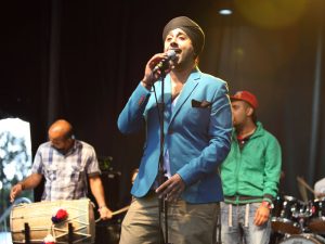 Jassi-Sidhu-performing-at-the-Mela