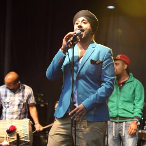 Jassi-Sidhu-performing-at-the-Mela