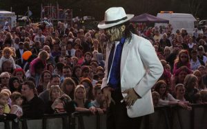 Navi performing Smooth Criminal