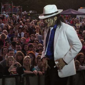 Navi performing Smooth Criminal