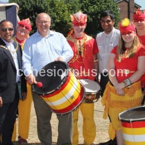cllr-sandhu-cllr-kite-and-gurvinder-sandher-with-bloco-fogo-at-temple-hill-carnival